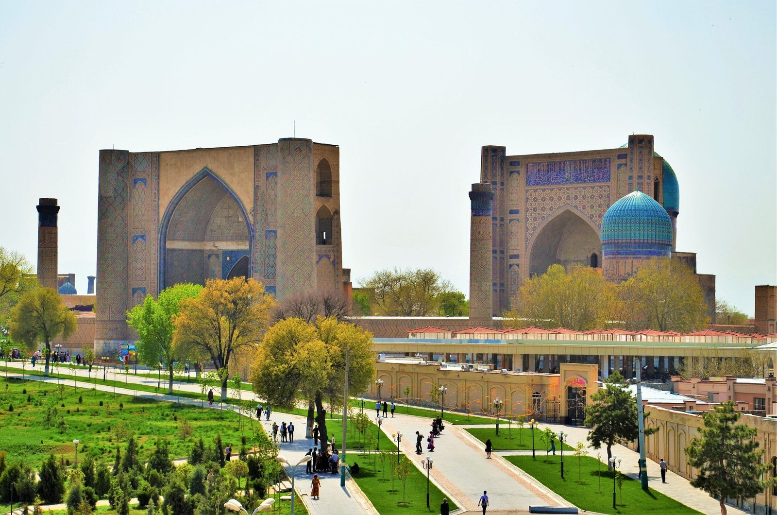  Bibi-Khanym Mausoleum and Mosque: A 15th-Century Testament to Timurid Grandeur with a 41-Meter Dome and 18-Meter Arch