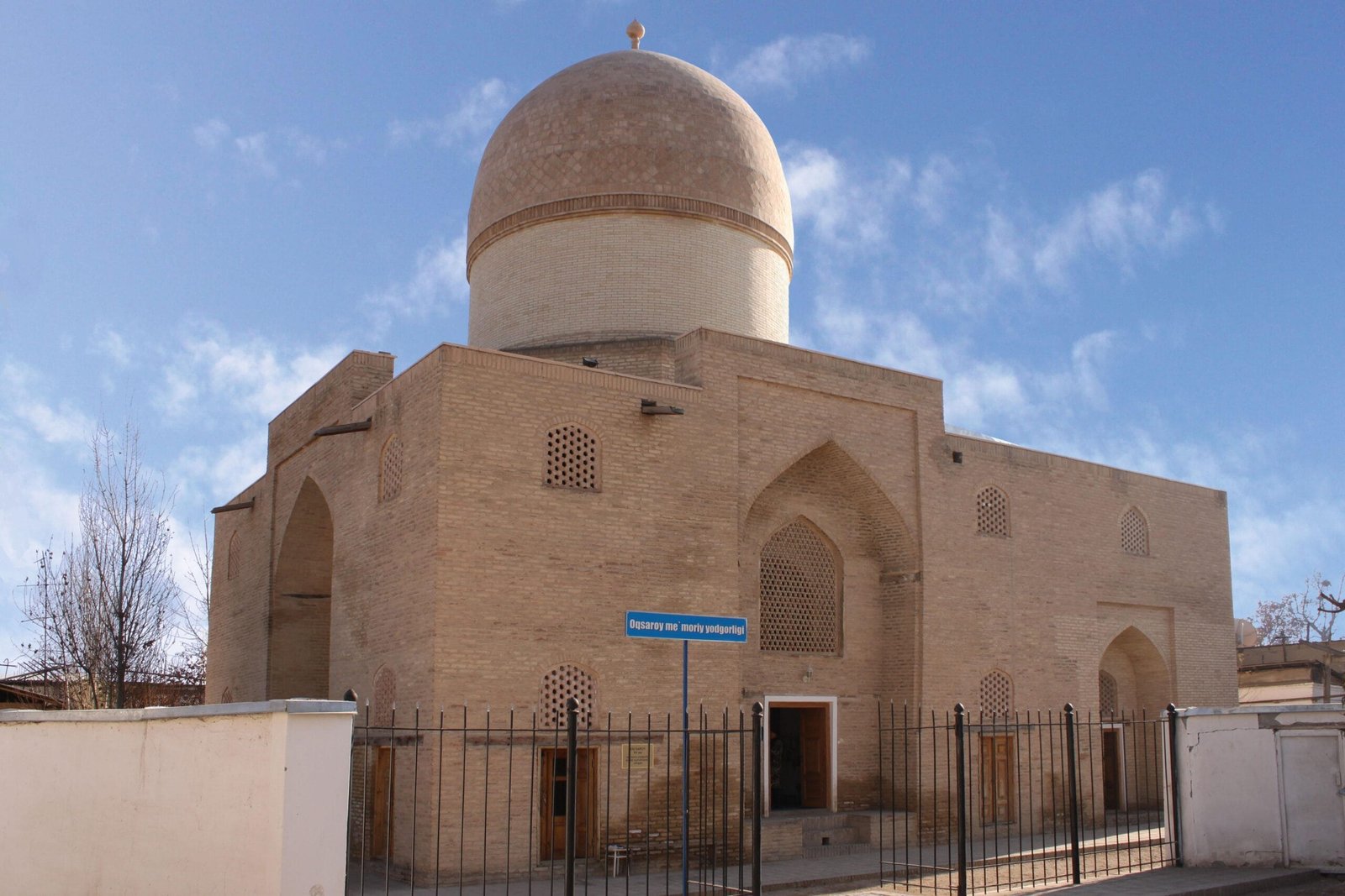  Mausoleum of Ak-Saray: A 15th-Century Testament to Timurid Legacy with 8 Unique Architectural Features
