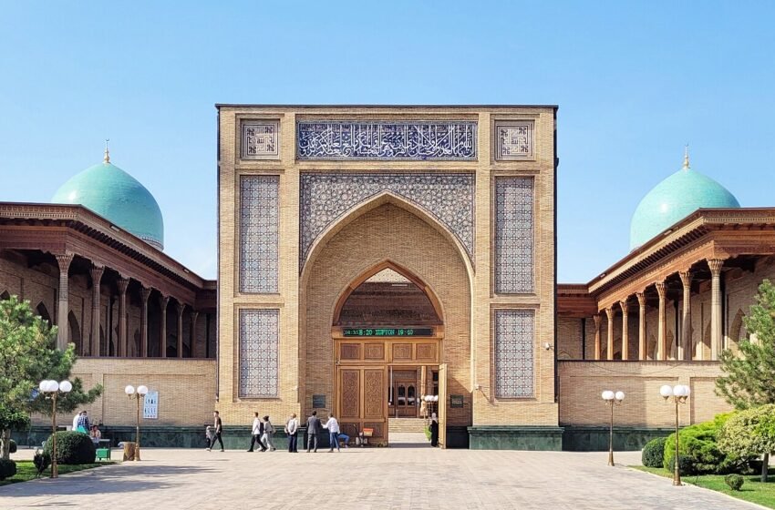 The Khast Imam ensemble in Tashkent, combining historic buildings and modern additions.