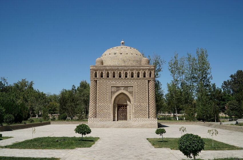  Samanid Mausoleum in Bukhara: History and Brick Architecture